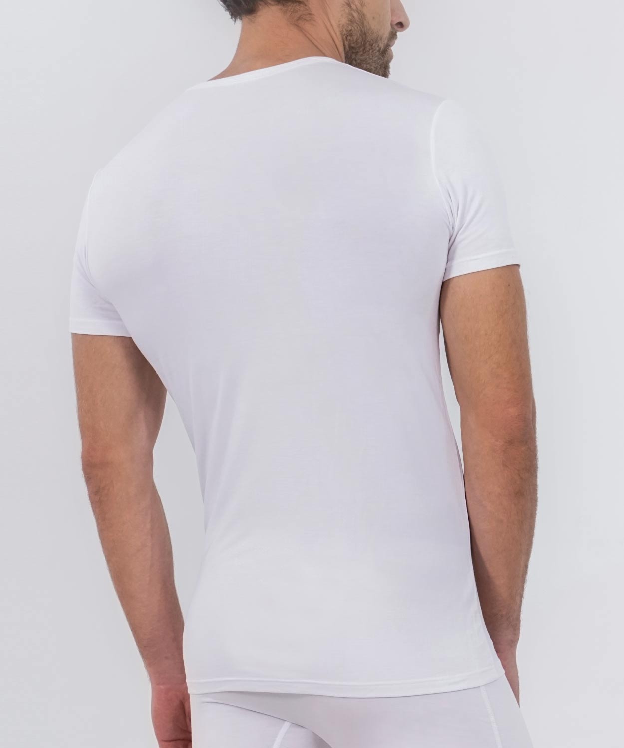 T-Shirt V Neck - Essentials